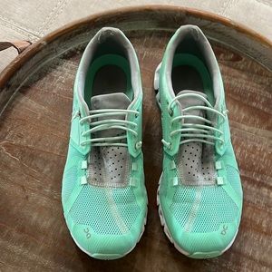 On Cloud, Size 8, Color Mint Green